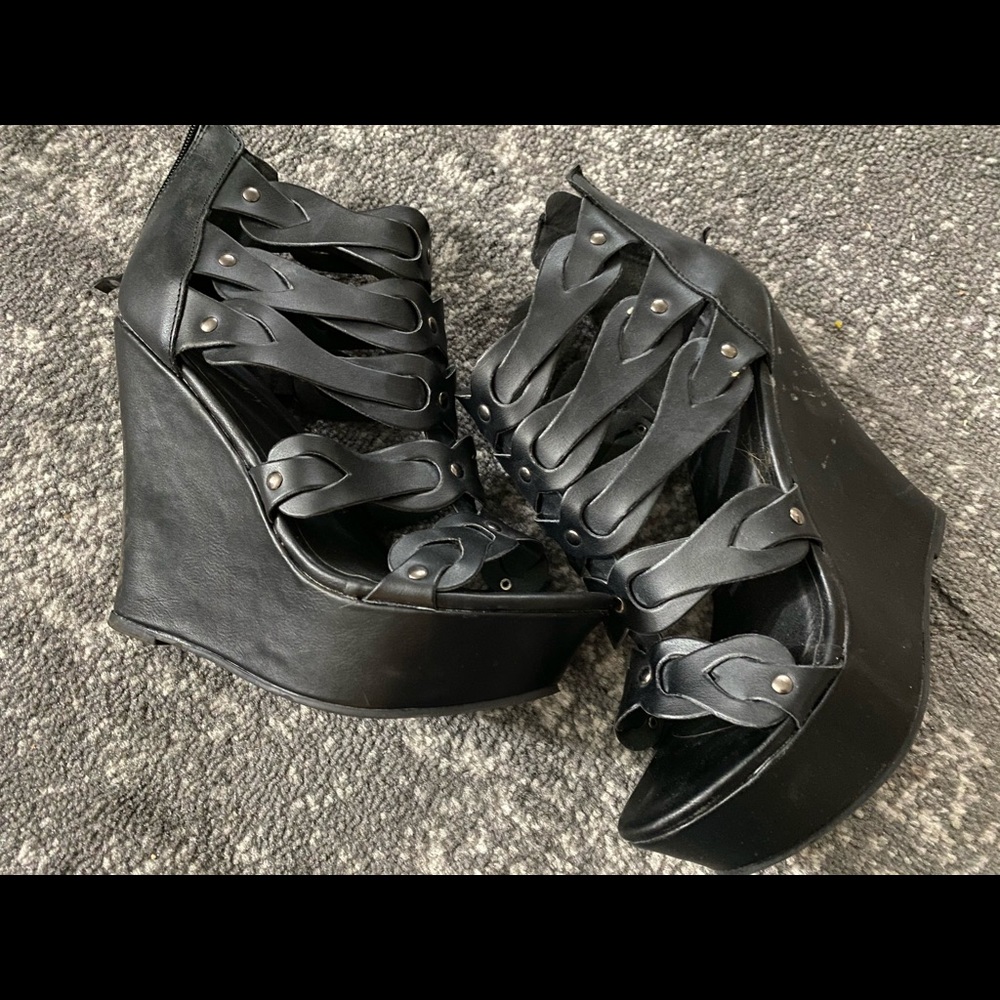 Really cute high wedge sandals!
